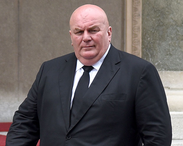 Шпијунка: Палми тесна фотеља